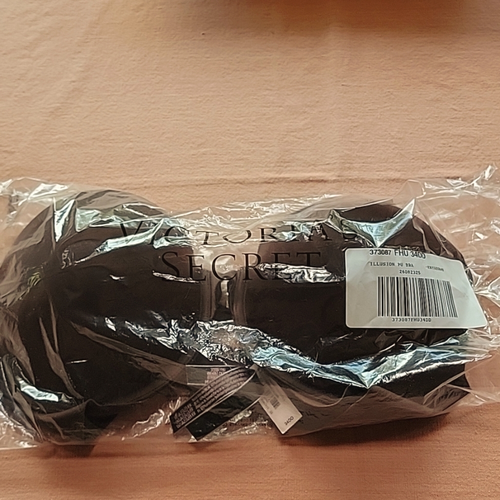 NWT Victoria's Secret Illusion Plunge Bra 34DD